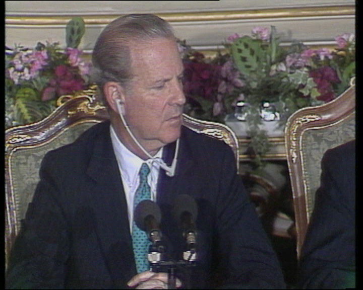 Assinatura do acordo de paz entre o Governo de Angola e a UNITA