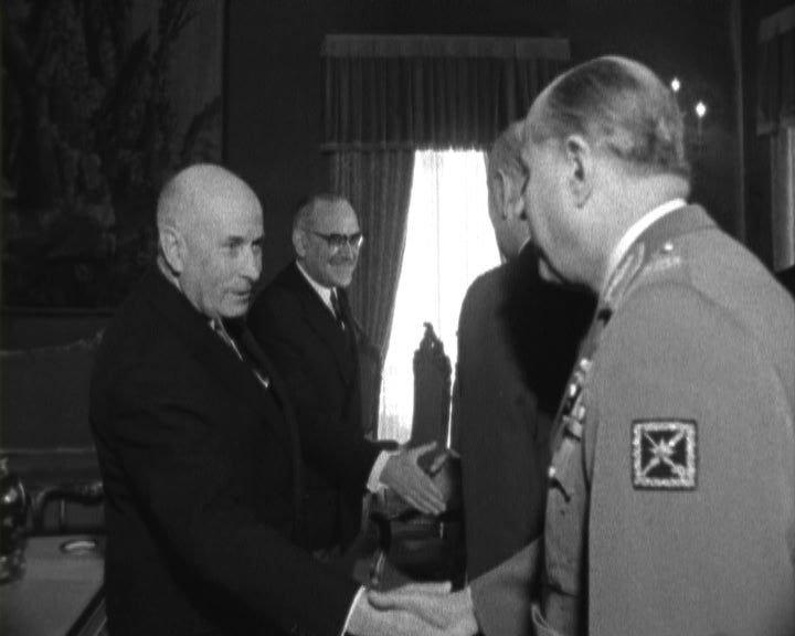 Cumprimentos de Ano Novo a Américo Tomás