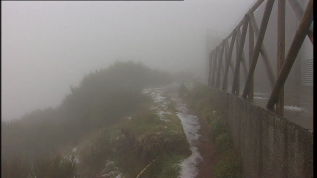 Queda de granizo na estrada do Pico do Areeiro