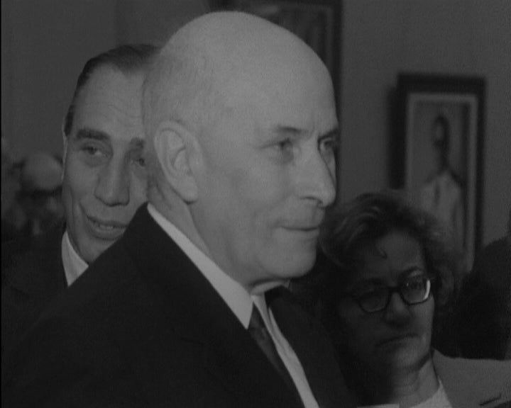 Almirante Américo Tomás inaugura exposição de pintura