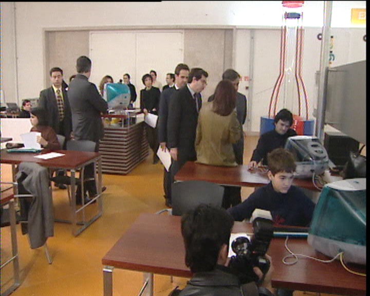 Concurso para novos espaços públicos de acesso à Internet