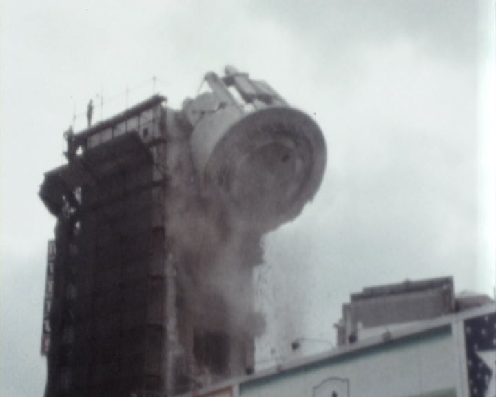 Demolição do Torreão do Cineteatro Monumental em Lisboa