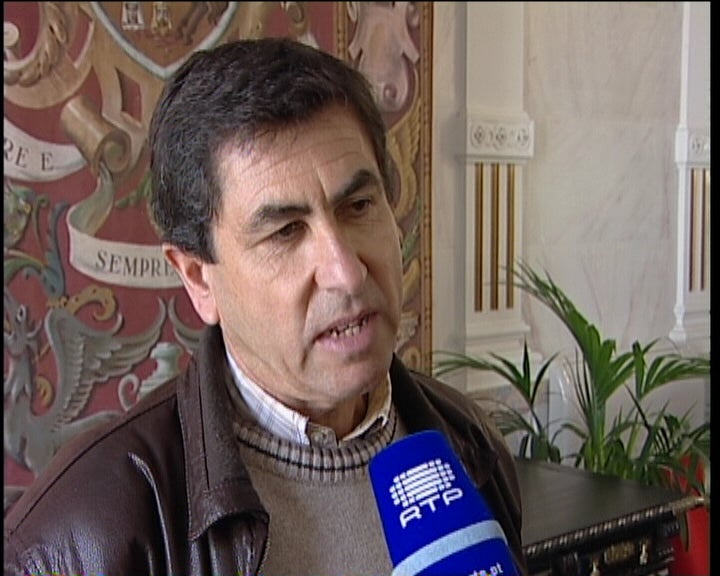 Leilão de escolas primárias