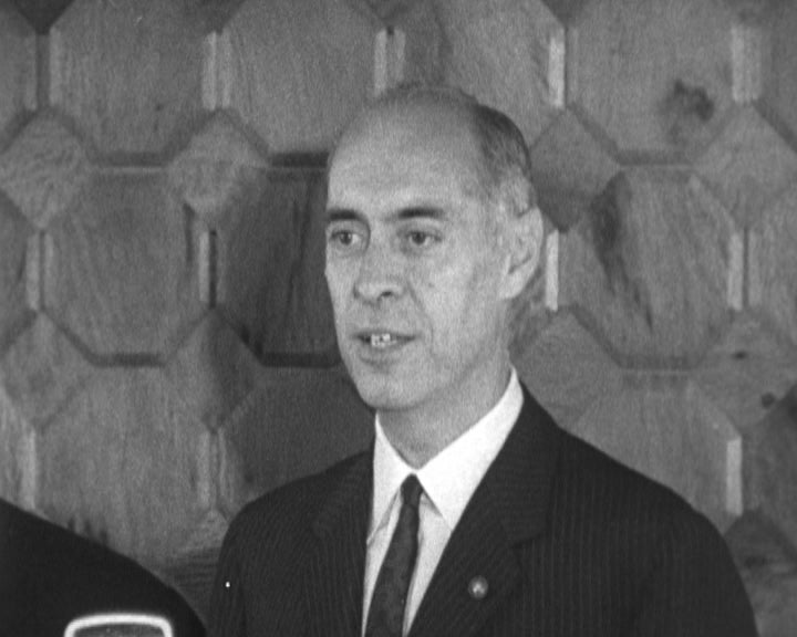 Partida de Laureano López Rodó para Espanha