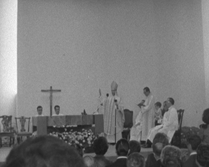D. António Ribeiro preside abertura ao culto de igreja na Cruz Quebrada