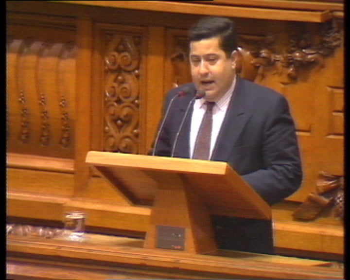 Debate sobre política de habitação