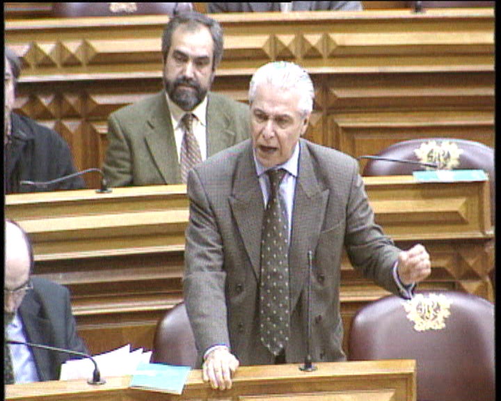 Castro Caldas criticado