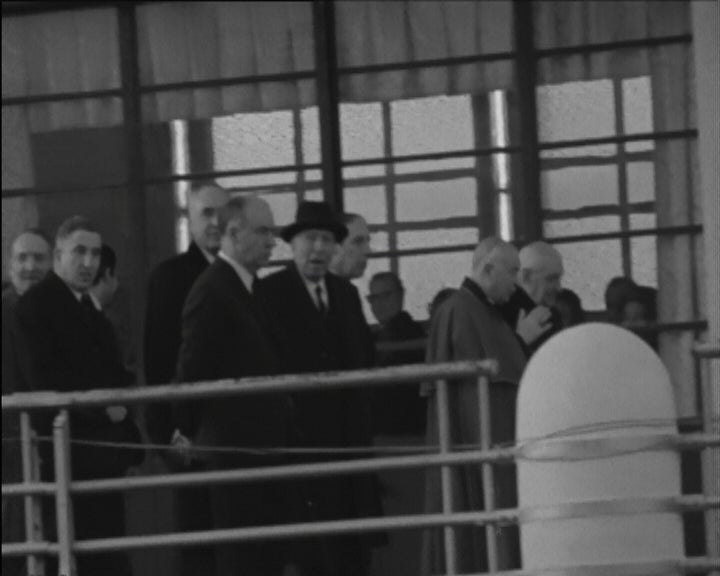 Américo Tomás parte para visita à Guiné e Cabo Verde