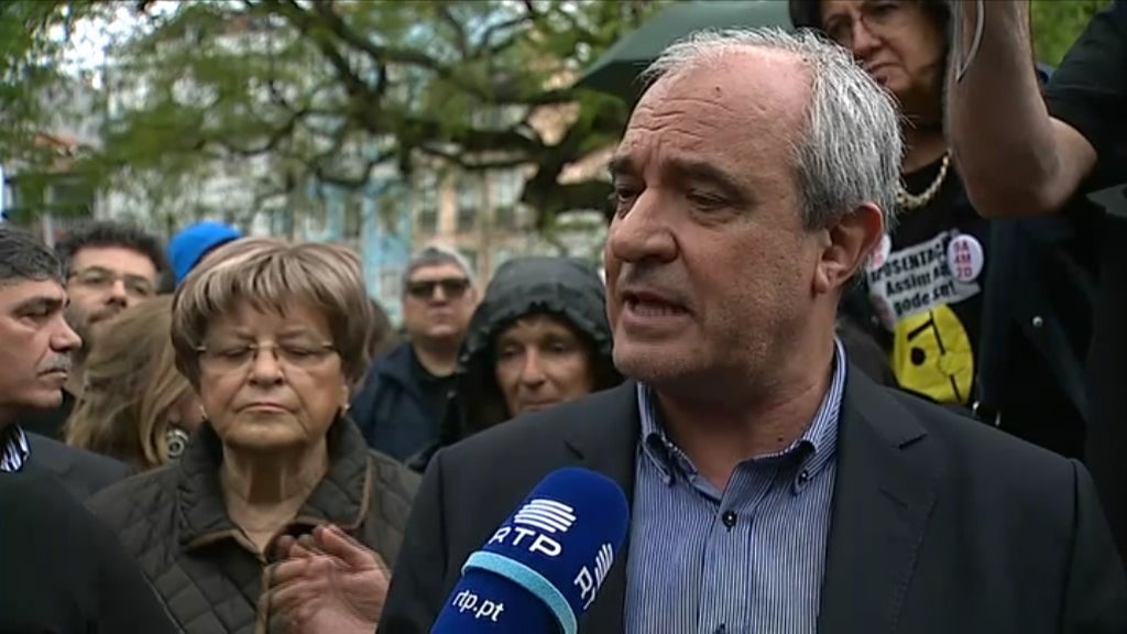 Reações dos professores ao chumbo do diploma na A.R