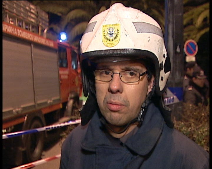 Automóvel explode em Gaia