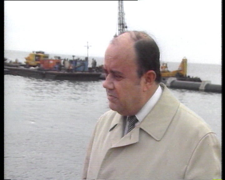 Instalação de um colector submarino perto do Terreiro do Paço