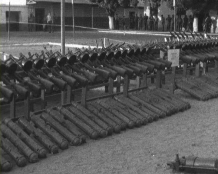 Exposição de armamento militar apreendido em Bissau