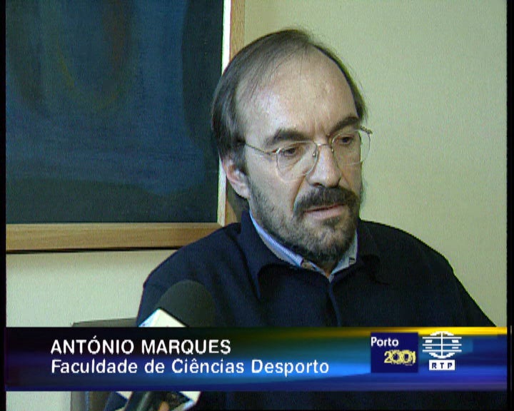 Instalação “Ouro sobre azul” de Joana Vasconcelos