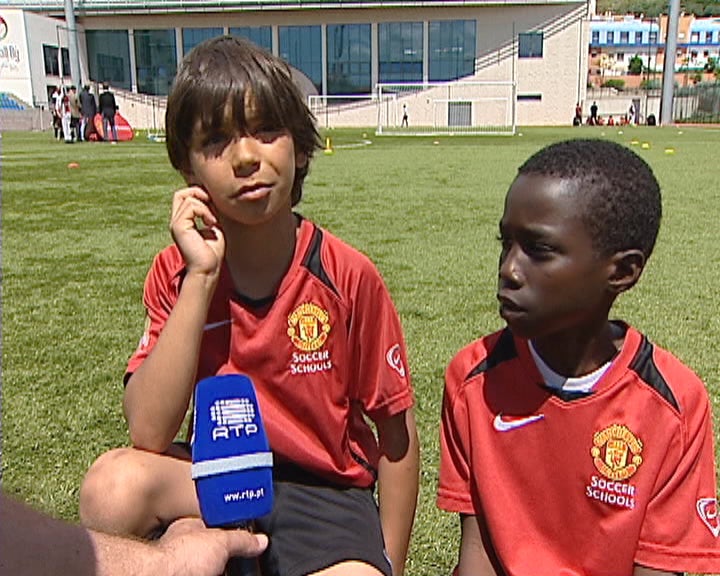 Futebol: Queiroz solidário