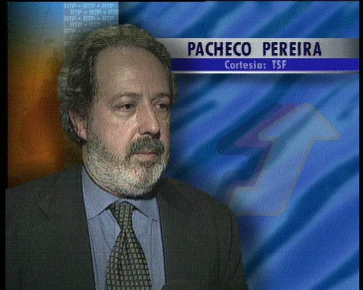 Pacheco Pereira contra negociações com o CDS-PP