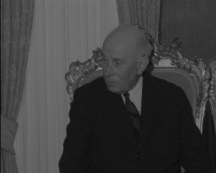 Almirante Américo Tomás recebe delegação de Santarém