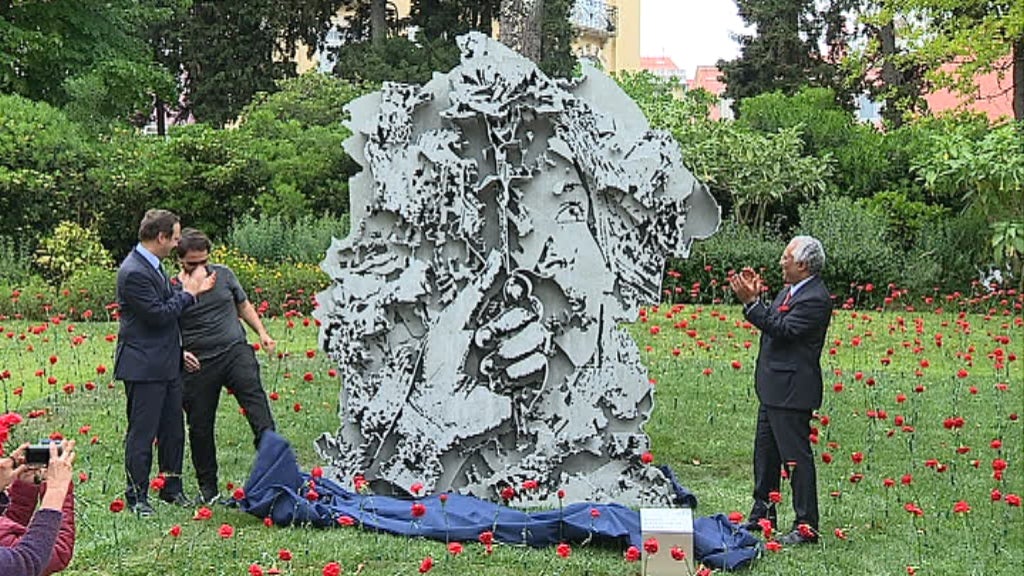 Escultura Vhils  em São Bento