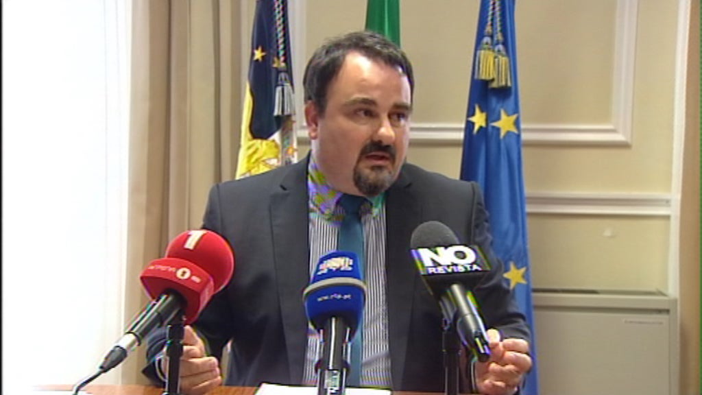 Conferência de imprensa de Paulo Estevão