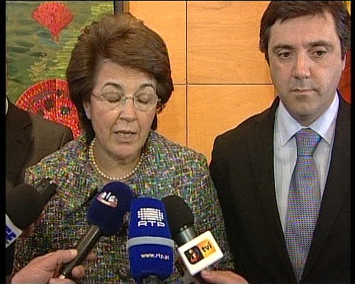 Ana Jorge admite aumentar os enfermeiros