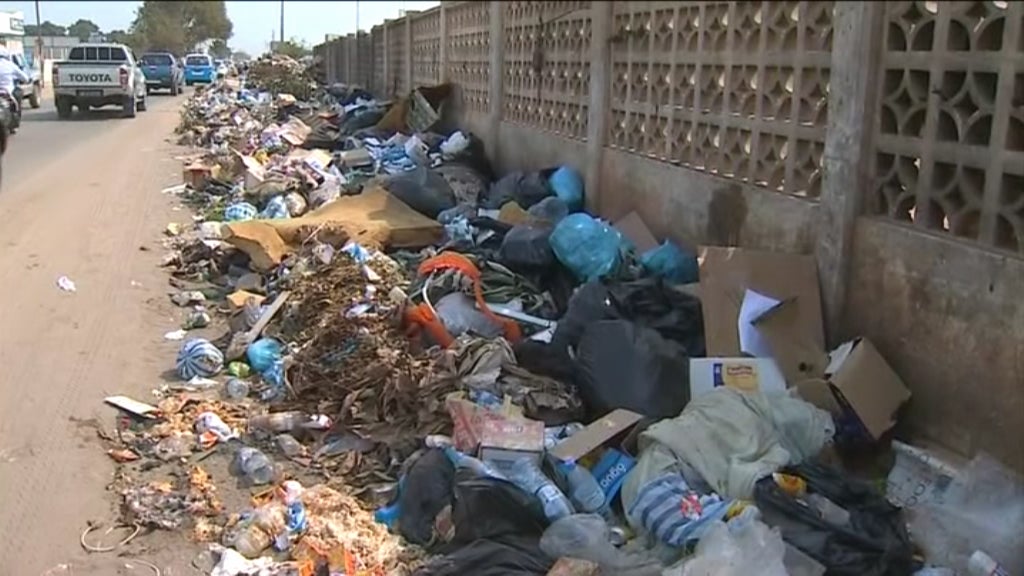 Campanha de limpeza do lixo em Luanda