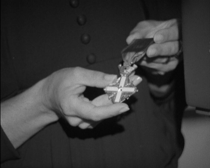 Giuseppe Pella preside condecoração de Marisabel de Sousa