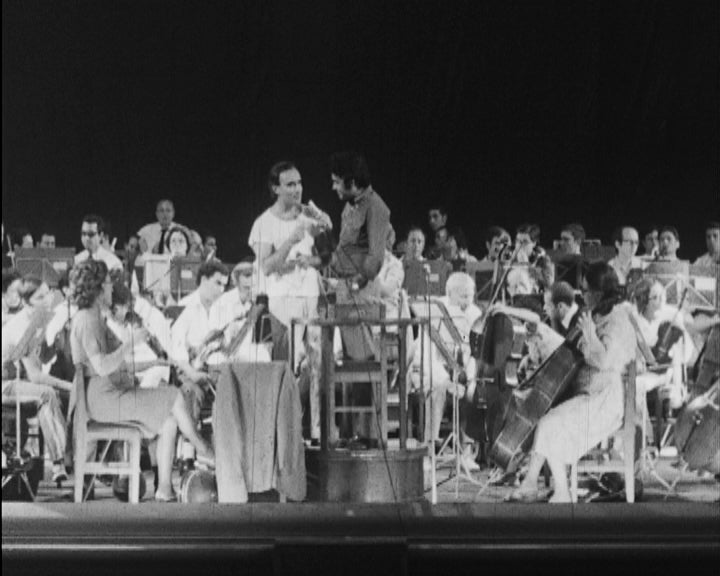 Maestro Ivo Cruz comenta concerto no Teatro São Luiz