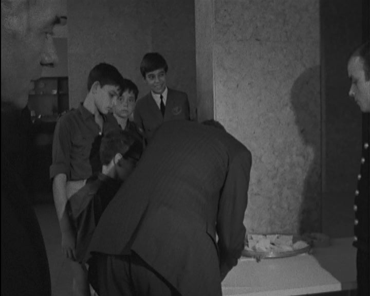 Bissaya Barreto e Jorge Jardim visitam Salazar no Hospital da Cruz Vermelha