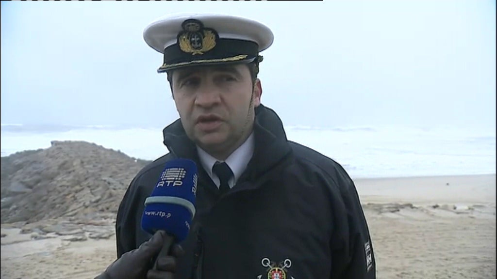 Buscas na praia da Costa Nova