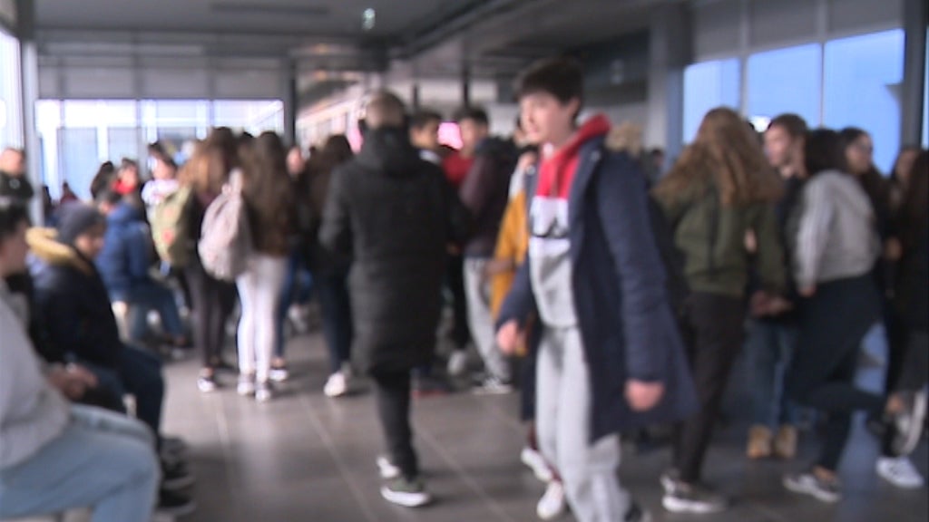 Falta de funcionários nas escolas