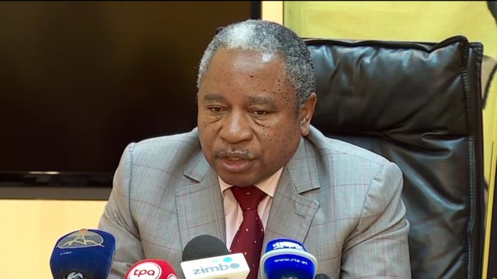 Combate à crise financeira em Angola