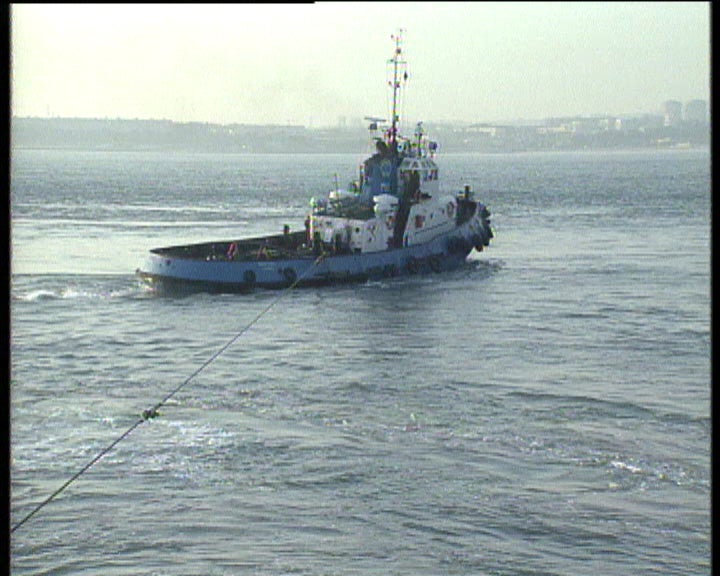 Navio cipriota encalha na barra do Tejo