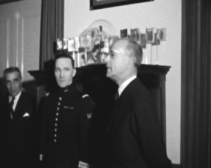 Cavaleiros Franceses recebidos pelo Ministro do Exército