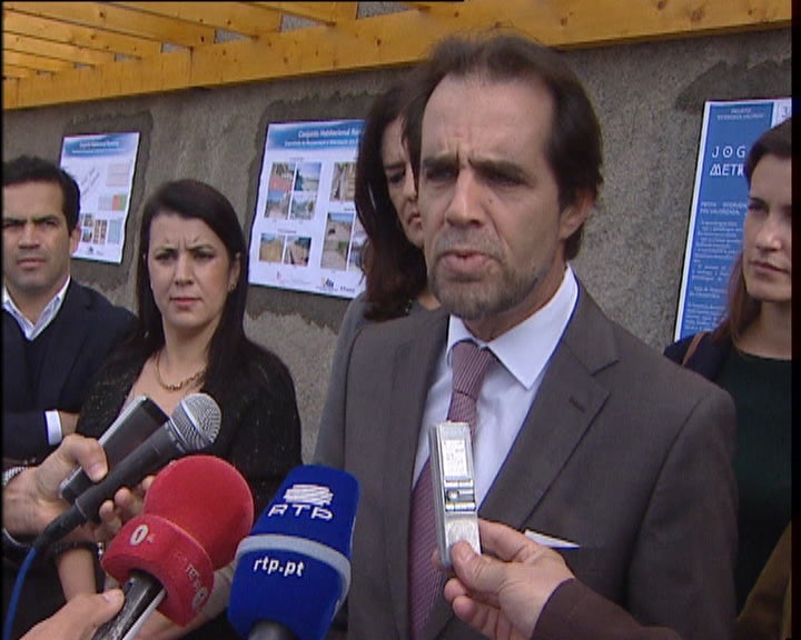 Miguel Albuquerque visita bairro das Romeiras