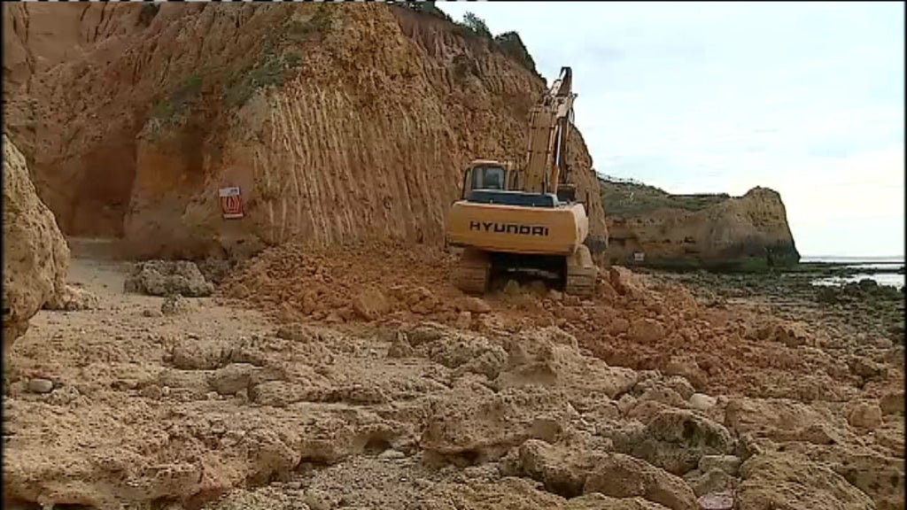 Demolição de arribas em Albufeira