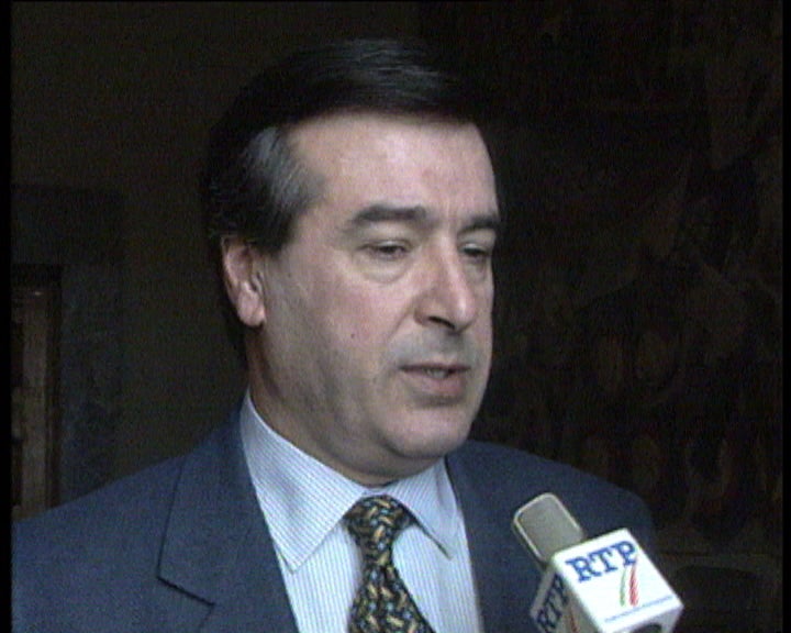 Fernando Gomes pede demissão de Valente de Oliveira