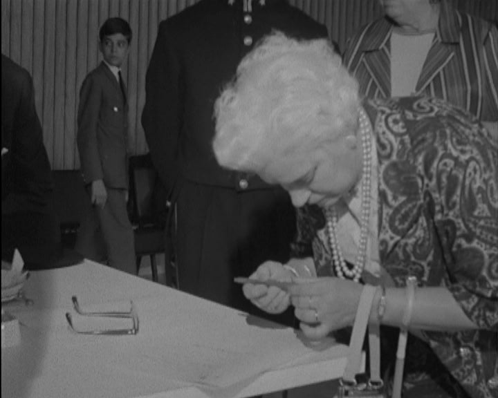 Américo Tomás visita Salazar no Hospital da Cruz Vermelha
