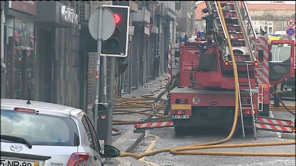 Incêndio numa pastelaria no Porto