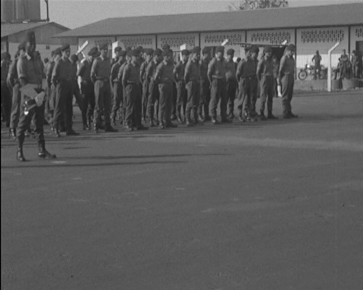 General Spínola preside despedida de contingente militar em Bissau