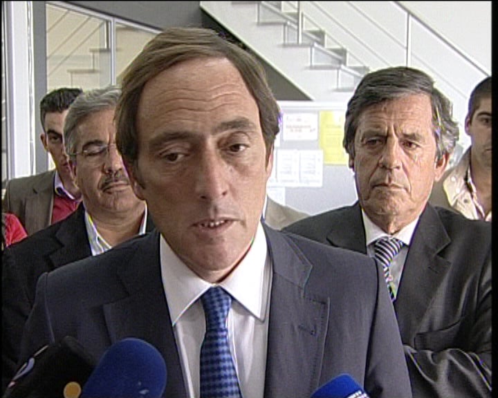 Paulo Portas critica aumento de impostos