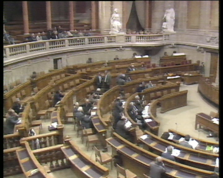 Oposição critica aumentos para segurança social