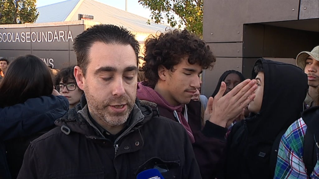 Protesto em escola de Mem Martins