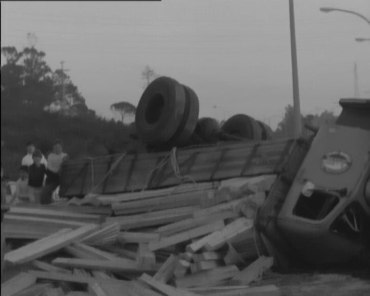 Acidente rodoviário em via rápida