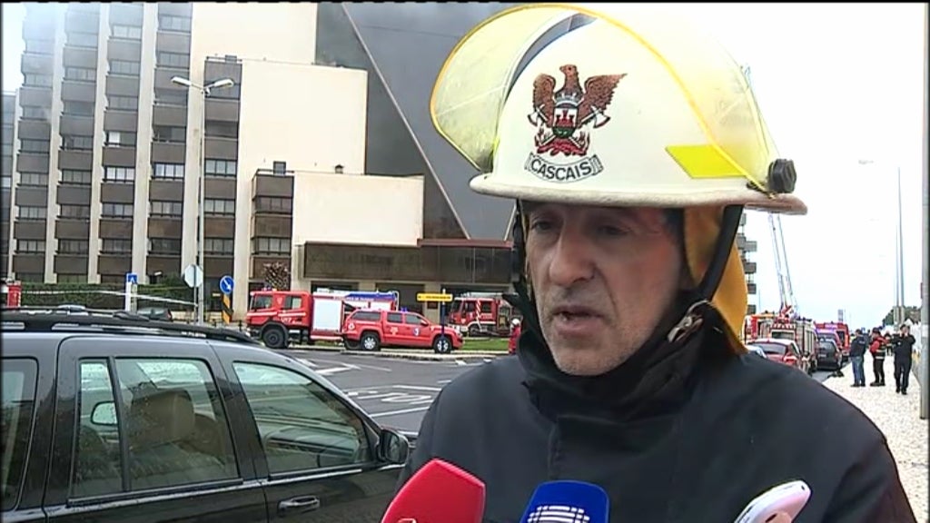 Incêndio num edifício em Cascais