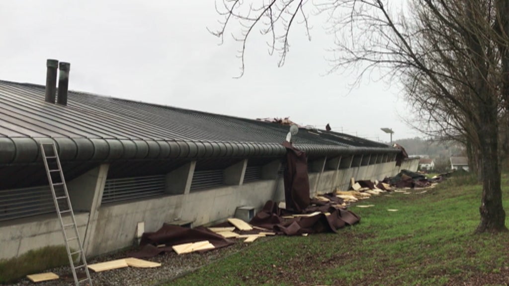 Mau tempo destrói piscinas