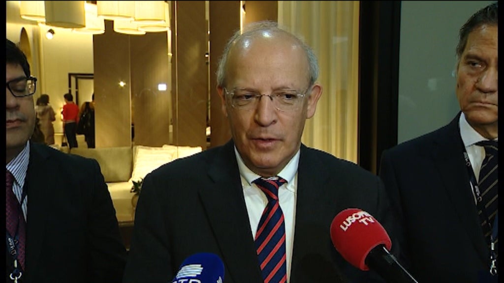 Angola fecha consulados em Portugal