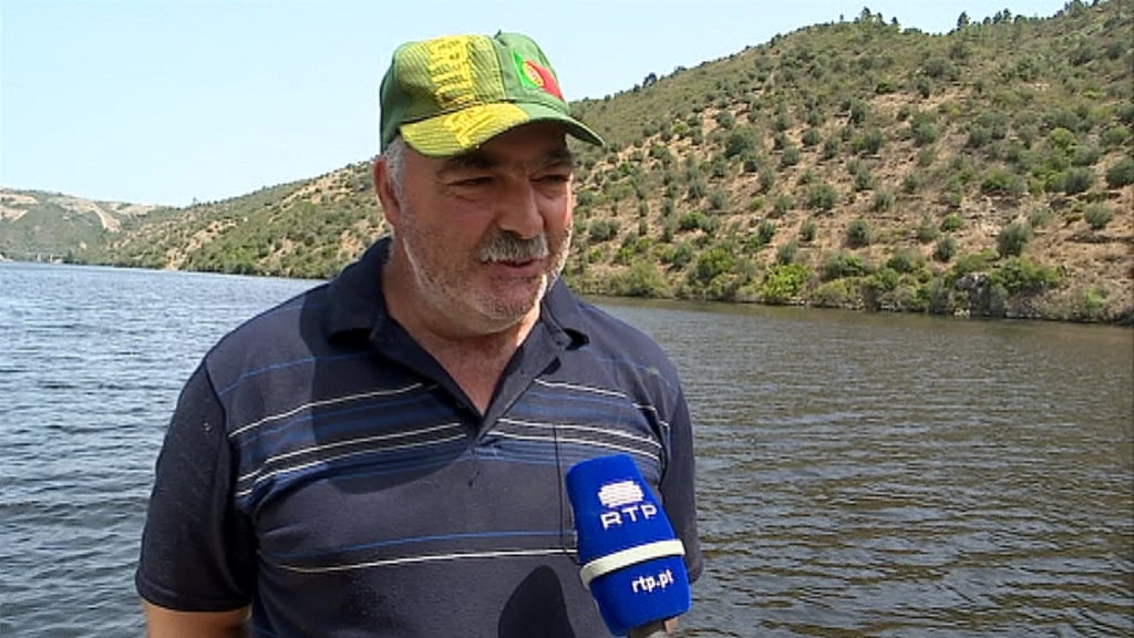 Limpeza de lamas no rio Tejo