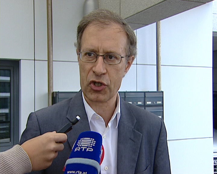 Francisco Louçã sobre medicamentos genéricos RTP Arquivos