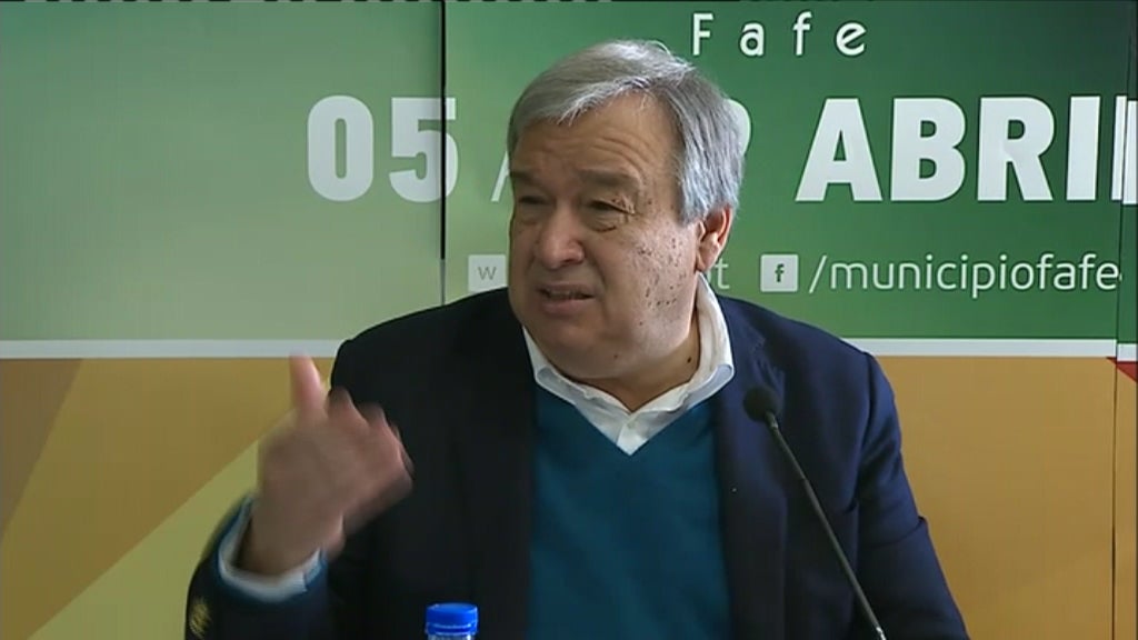 Ajuda aos refugiados