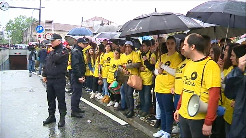 Protesto contra redução do financiamento do ensino privado em Braga