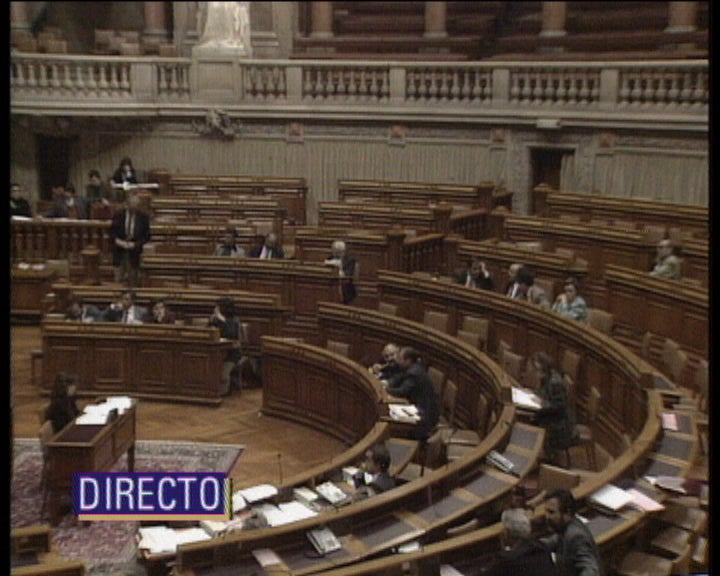 Debate parlamentar sobre as leis vetadas